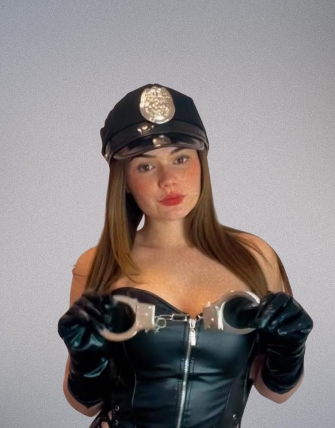 GORRA POLICÍA CON BROCHE